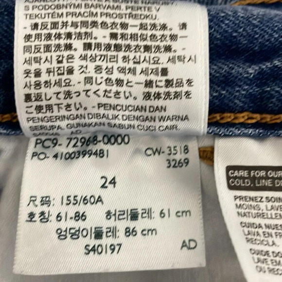 Levi’s Premium Mom Jean Size 24 Blue Faded Wash High Waisted Seam Details - Picture 9 of 11